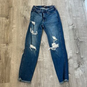 Hollister High Rise Mom Jeans size 0R/24